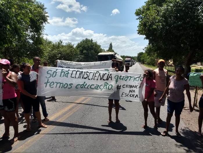 Manifestantes interditam km 87 da BR-135 em Itapecuru