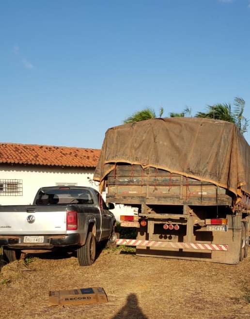Caminhão apreendido com cigarros contrabandeados