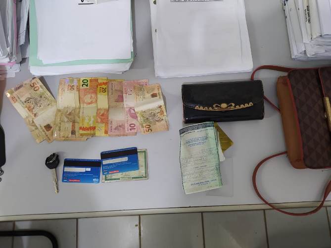 Objetos apreendidos com o casal