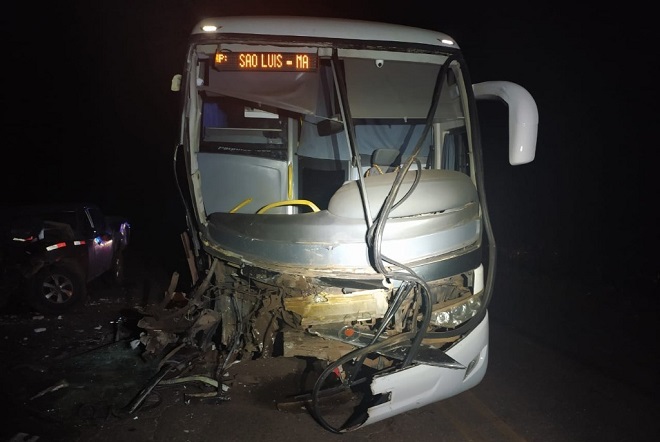 Imagens do acidente na BR-010 em Imperatriz (Divulgação PRF)