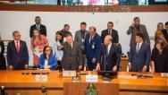 Governador Carlos Brandão e vice Felipe Camarão são empossados na ALEMA