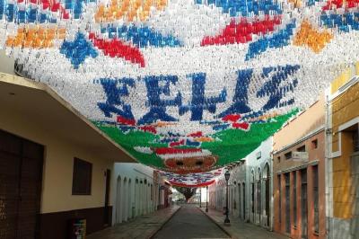 Bandeirinhas natalinas no Centro Histórico anunciam Natal do Maranhão