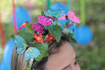 tiara em cabeça de mulher