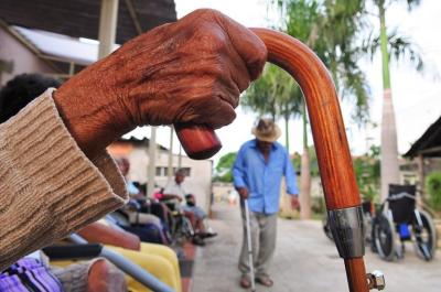 PL prevê canal para receber denúncias de maus-tratos contra idosos