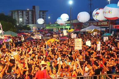 multidão curte carnaval