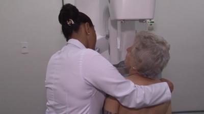 Outubro Rosa conscientiza mulheres sobre o câncer de mama 