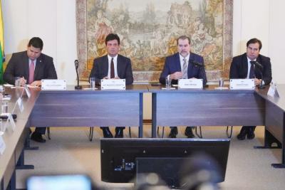 reunião de políticos