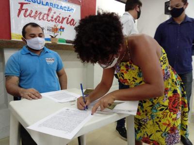 Programa entrega mais 40 títulos de propriedade no MA