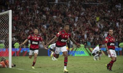 Bruno Henrique garante vitória do Flamengo sobre o Corinthians