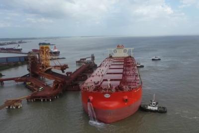 Navio com tecnologia sustentável atraca em São Luís