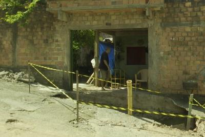 São Luís: cratera invade casa no bairro Cohab Anil
