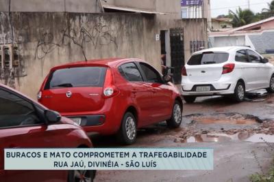 Buracos e lama atrapalham trânsito no bairro Divineia
