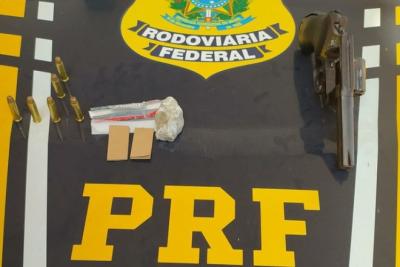 PRF prende grupo com arma e drogas na BR-135, em São Luís/MA