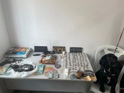 Polícia prende quatro pessoas suspeitas de tráfico de drogas