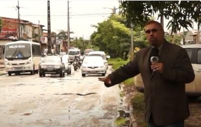 Buracos e lama dificultam trânsito em frente a escola, em São Luís
