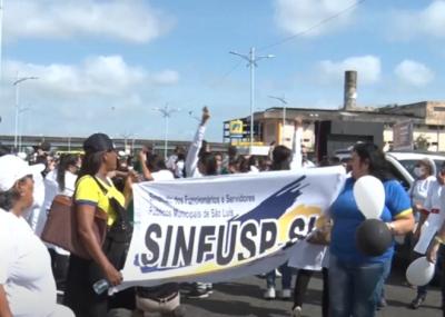 Enfermeiros fazem protesto contra a liminar que suspende aumento do Piso