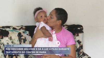  Mãe descobre gravidez e dá a luz à filha durante tratamento contra câncer de mama