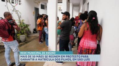 Pais e responsáveis protestam por vagas em escolas na rede municipal de ensino